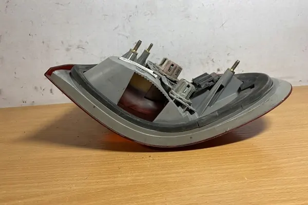 Linker Achterlicht MERCEDES-BENZ E (W210) A2108204764 image 3