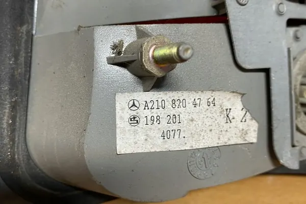 Linker Achterlicht MERCEDES-BENZ E (W210) A2108204764 image 4