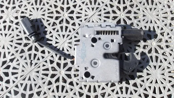 Cerradura de Capó Skoda Kamiq image 2