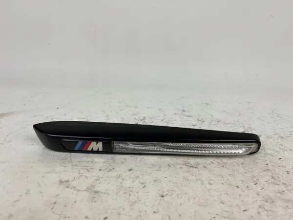 Clignotant d'aile gauche BMW E70 X5M M-Package OEM 7218421 image 2