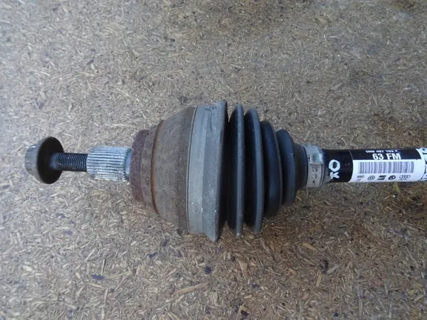 AUDI Q3 RSQ3 8U Vänster Framskaft 5N0407763F image 2