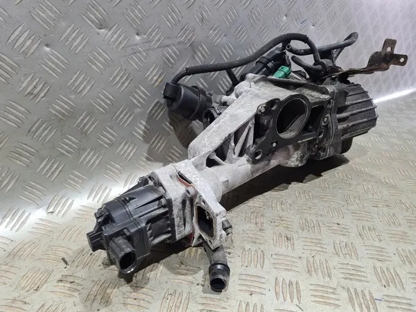 EGR-Pakokaasujäähdytin Opel Zafira C 2.0 CDTI OEM 55575176 image 6