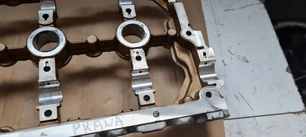 Couvercle d'arbre à cames droit OEM 06E103286 Audi S4 B8 image 4