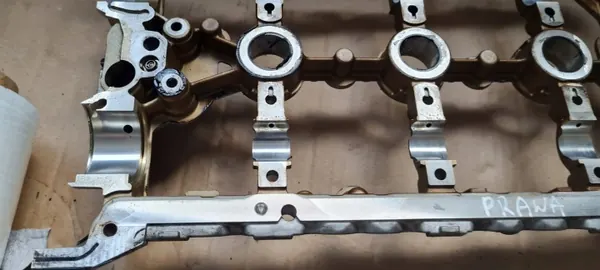 Couvercle d'arbre à cames droit OEM 06E103286 Audi S4 B8 image 5