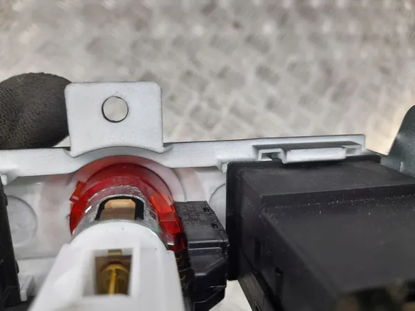 Verwarmde zetelknop AUDI 4E0963563A image 4