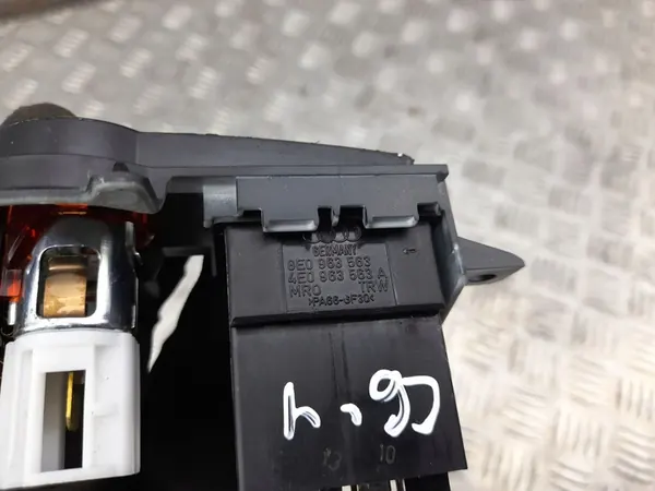 Verwarmde zetelknop AUDI 4E0963563A image 5