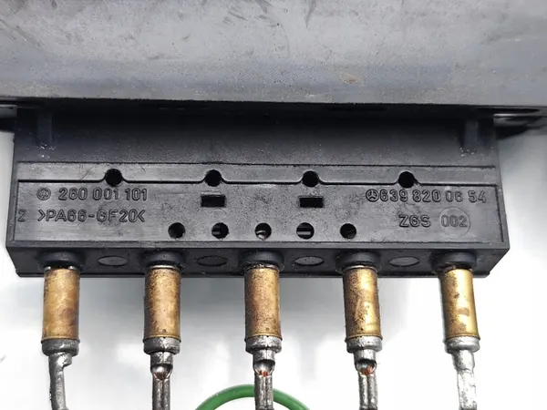 Mercedes-Benz Vito sivunoven tiiviste OEM 6398200654 image 7
