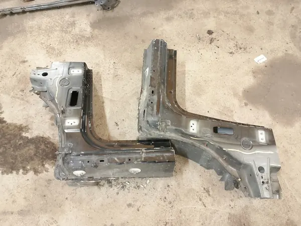 Peugeot 2008 framstolpe OEM mnhgfrds höger/vänster begagnad image 2