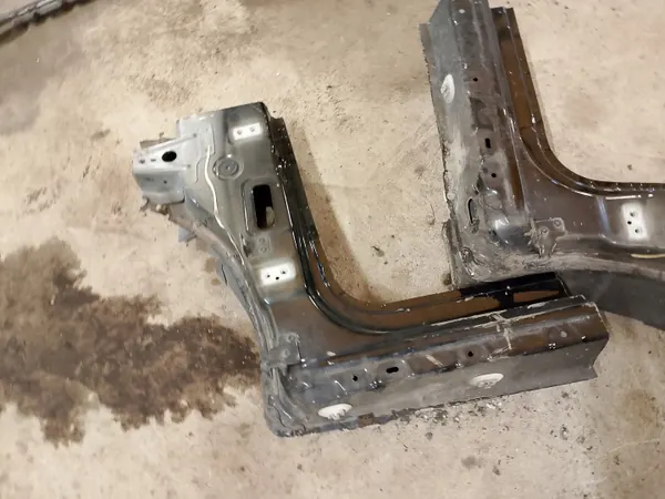 Peugeot 2008 framstolpe OEM mnhgfrds höger/vänster begagnad image 3