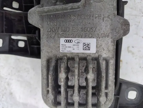 Luz DRL dianteira esquerda OEM 4M0941056R para Audi Q7 image 3