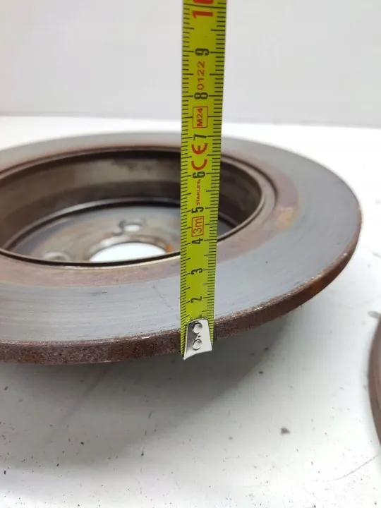 Toyota OEM AAA42277 Bakre bromsskiva - Begagnad image 7