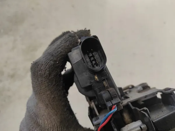 SEAT LEON I 1 99- Linke Vordertürschloss 8PIN image 4