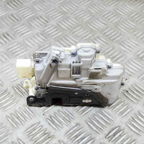 Höger Framdörrslås AUDI Q3 (8U) 8J2837016A image 3