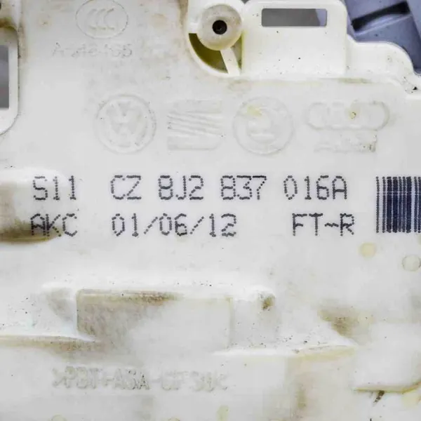 Höger Framdörrslås AUDI Q3 (8U) 8J2837016A image 6