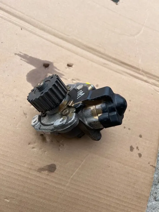 VW SKODA AUDI TDI Kraftstoffpumpe Diesel 04B130755G image 5
