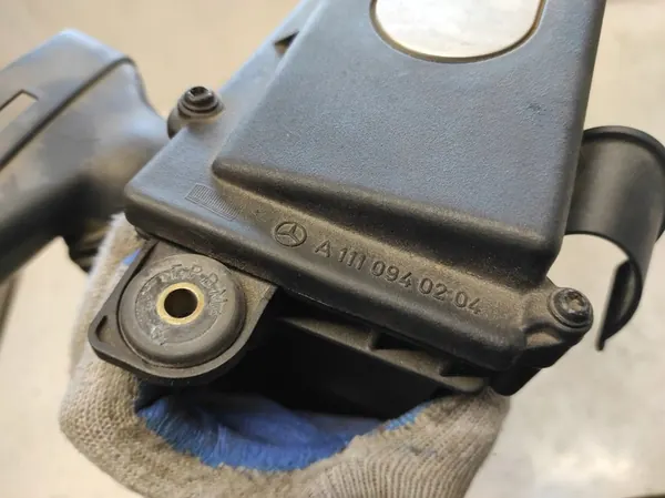 MERCEDES C W203 2.0 B Ilmansuodattimen Kotelo A1110940204 image 6