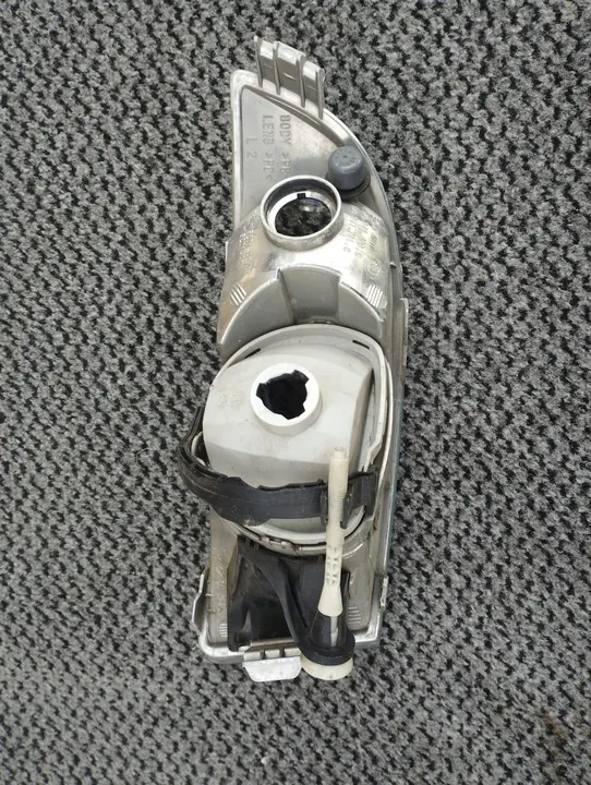 Farol Halógeno Esquerdo Skoda Octavia II OEM 1Z0941699Z image 4