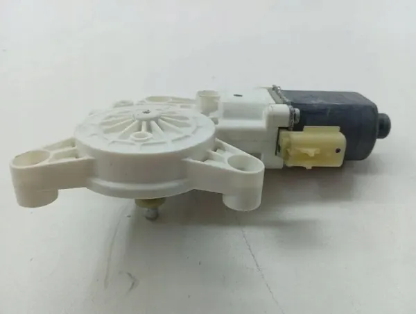 Motor ventana puerta trasera derecha OEM 0130822334 image 4