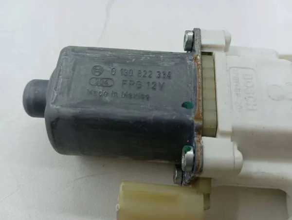Motor ventana puerta trasera derecha OEM 0130822334 image 7