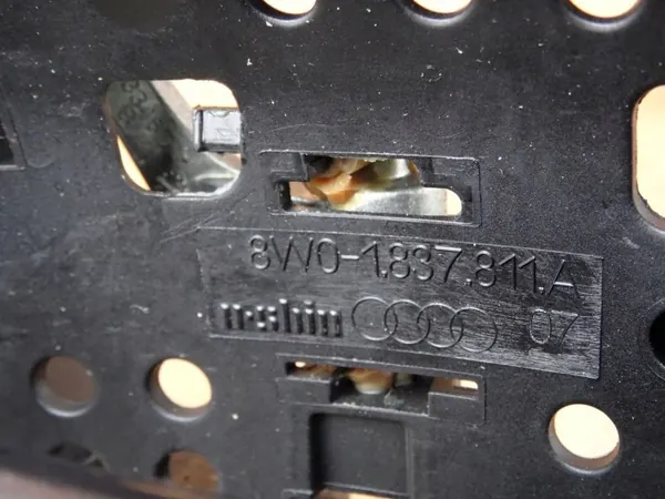 Türgriffrahmen links Audi A4 B9 OEM 8W0837811A image 6