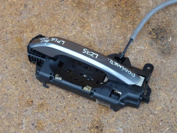 Türgriffrahmen links Audi A4 B9 OEM 8W0837811A image 8