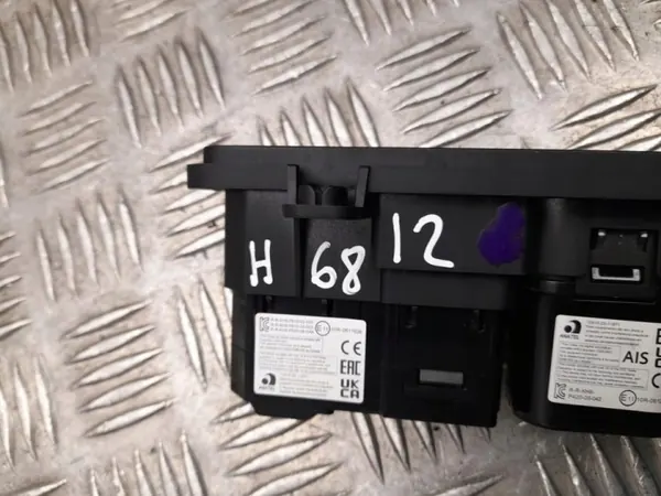 Hyundai Kona II USB-Eingabegerät OEM 961A0BE200 image 3