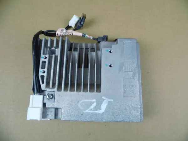 Mazda Bluetooth-modul OEM GMD7669C0C - Begagnad image 2