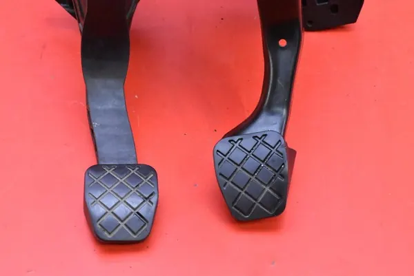 Kupplungs- und Bremspedale Seat Leon 3 1.2 TSI image 2