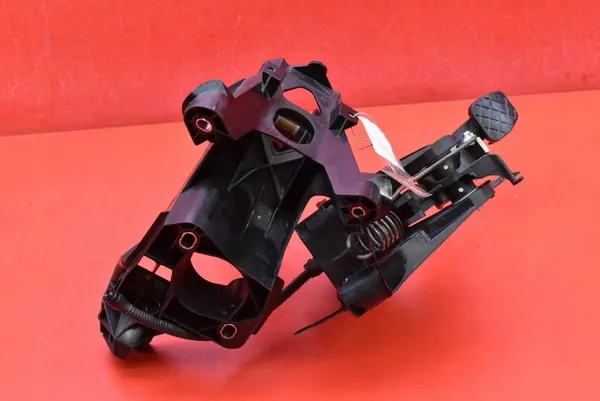 Kupplungs- und Bremspedale Seat Leon 3 1.2 TSI image 4