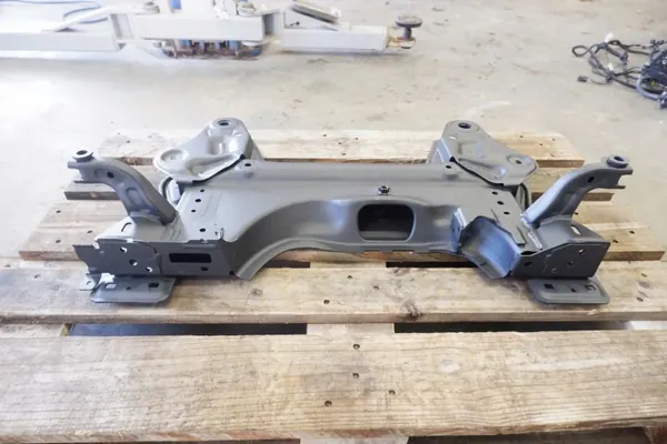 Bastidor auxiliar delantero OEM 9827504880 para Peugeot 208 image 4