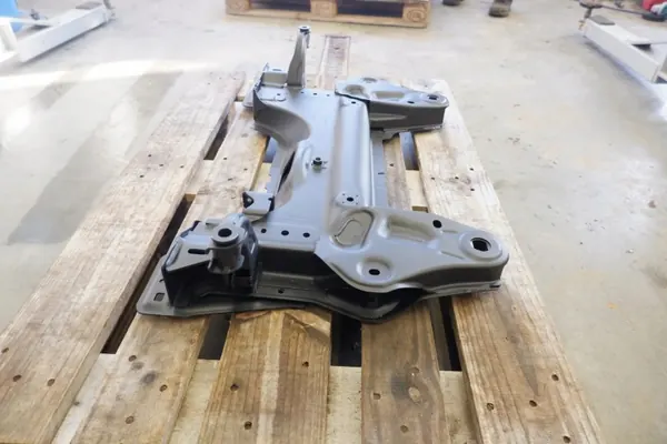 Bastidor auxiliar delantero OEM 9827504880 para Peugeot 208 image 5