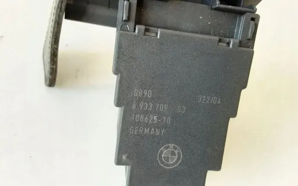 BMW Sytytyskytkin OEM 6933709 1-sarja E87 image 3