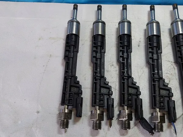 Iniettori BMW X5 F85 M5 X6M V8 TWIN T 0261500262 image 3