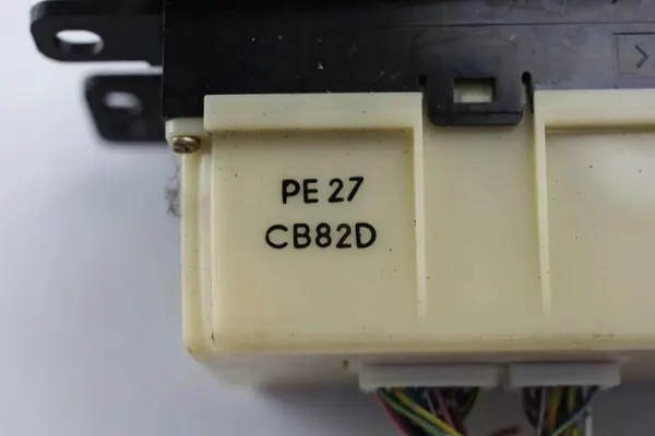 Klimatpaneler Mazda Premacy 1999-2001 OEM CB82D image 5