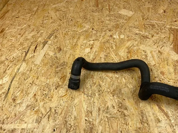 Vesiputki Mercedes W205 W253 W213 A2058306005 image 2