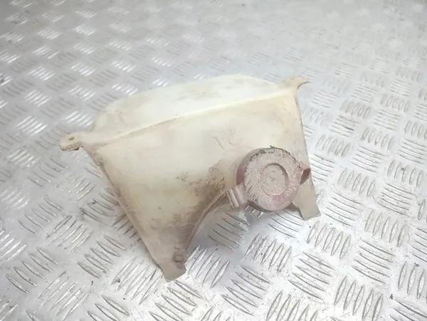 Pesuneste Säiliö VW Passat B3 Takana 331955453C image 3