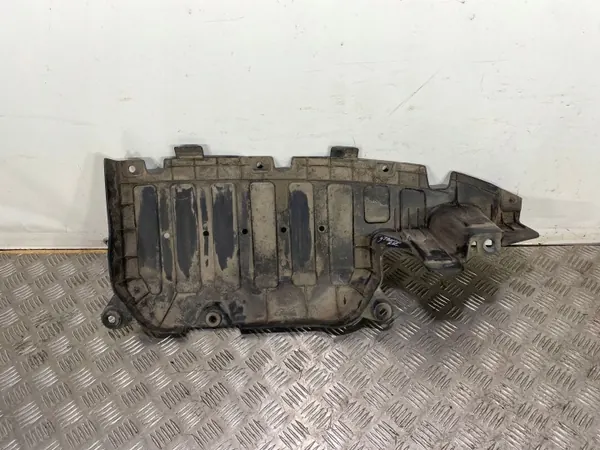 Kia Stonic takapuskurin kansi OEM FBZ19995 image 2