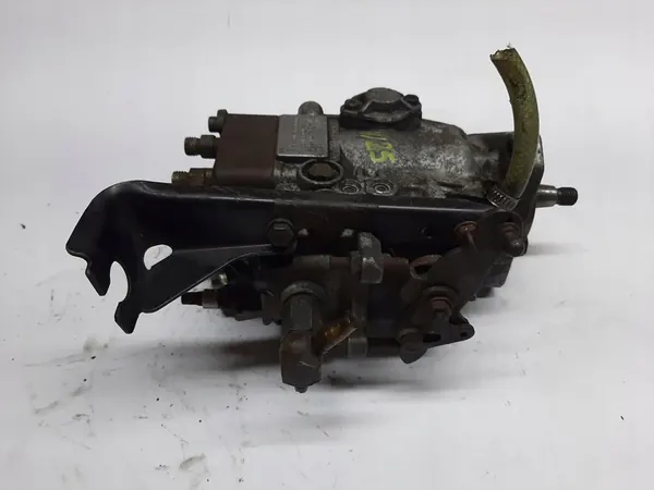 VW GOLF I EINSPRITZPUMPE 1.5 D OEM 068130107J image 3