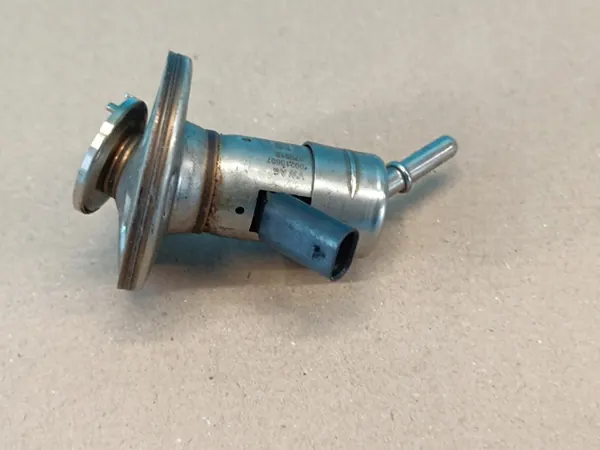 Inyector AdBlue OEM 05L131113E para VW Arteon 2.0 TDI image 3