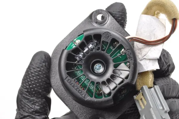 Volvo C70 II Dynaudio Kaiutin OEM 271740 image 3