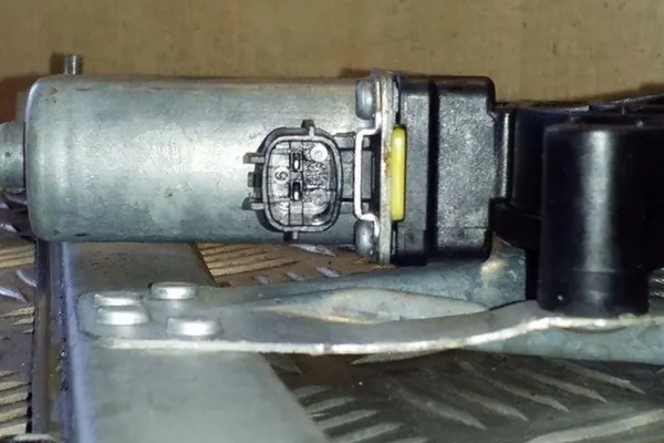 Regulador de janela dianteira esquerda DACIA SANDERO 807213282R image 4