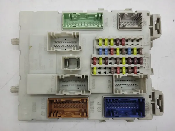 Sulakekotelo OEM GV6T14A073DE Ford Connect 2016 image 2