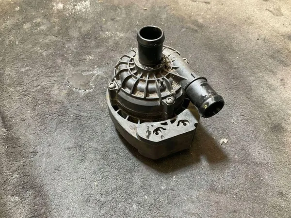 Audi VW Wasserpumpe OEM 04L965567C - Gebraucht image 4