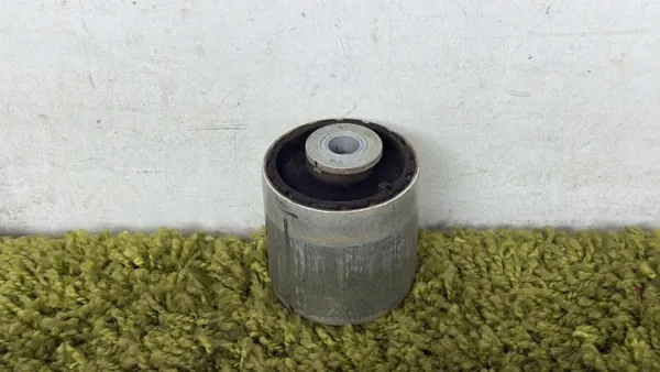Voorste Draagarm Bushing OEM 6893551 BMW X5 X6 image 2