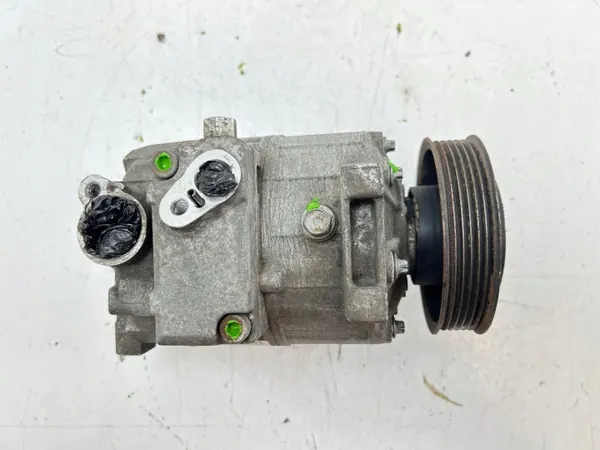 Airco-compressorbeugel OEM 1K0820803N voor VW Passat B6 image 4