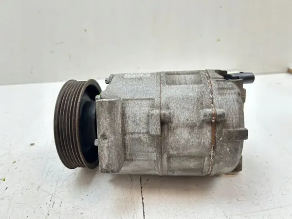 Airco-compressorbeugel OEM 1K0820803N voor VW Passat B6 image 5
