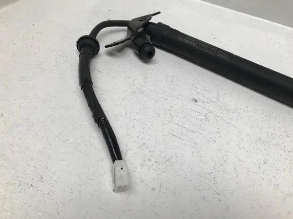 BAKLUCKSAKTUATOR TOYOTA HIGHLANDER 2021 OEM 68920-0E050 image 3