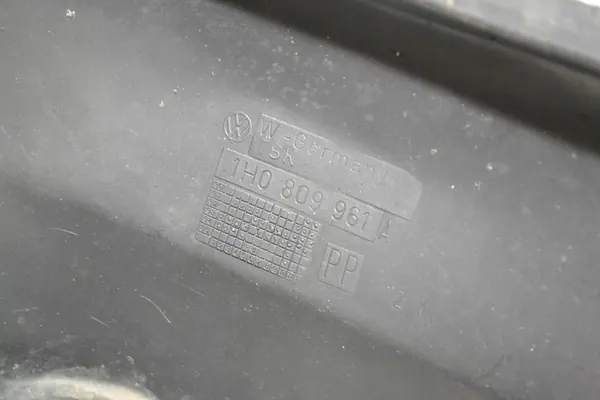 VW GOLF 3 Front Left Wheel Arch 1H0809961A OEM image 4