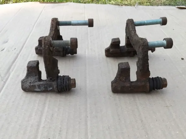 Remklauwhouder links rechts achter Audi A4 OEM image 3