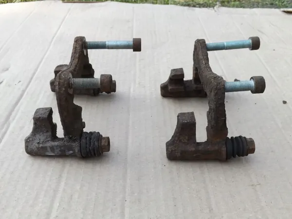Remklauwhouder links rechts achter Audi A4 OEM image 4